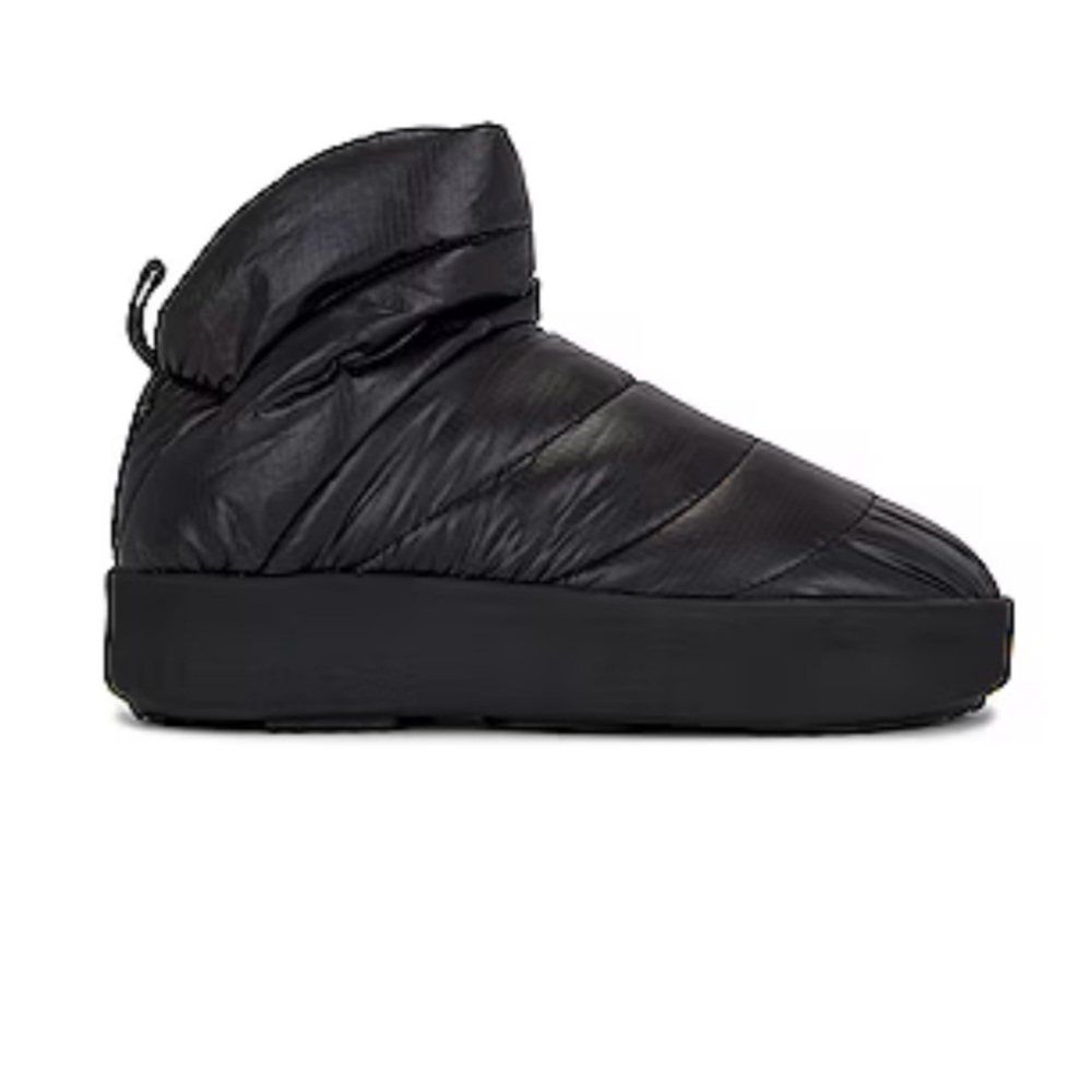 Mezzaluna Bootie
Piumestudio